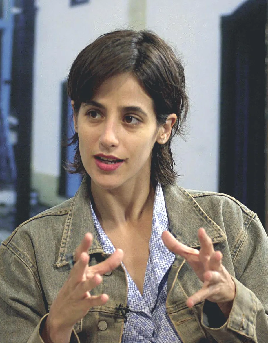 Mineira de 11 anos vira sensação ao criar fórmula matemática inédita e publicar em revista científica