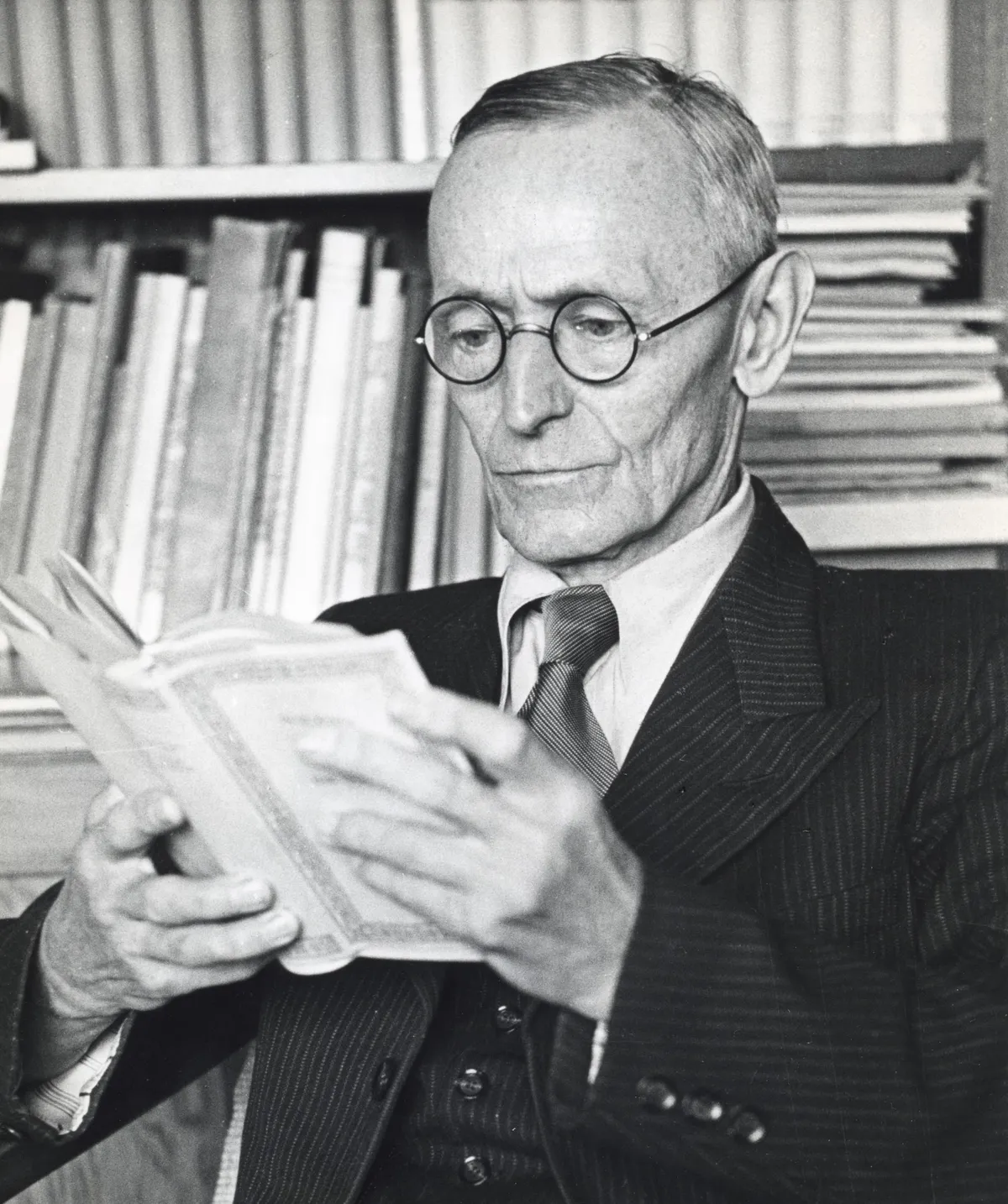 O escritor que virou moda entre ídolos de K-pop e rappers brasileiros: a insólita ressurreição de Hermann Hesse