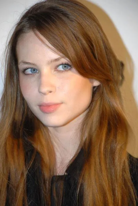 Morre aos 35 anos Daveigh Chase, voz de Lilo e rosto do pesadelo de Samara em 'O Chamado'