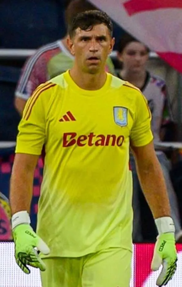 Dibu Martínez