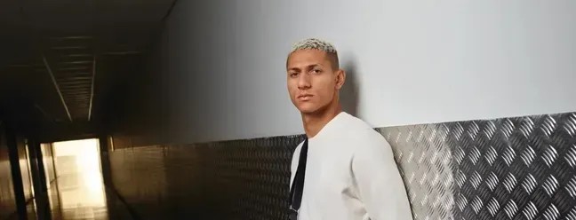 Richarlison expõe disputa milionária por mansão envolvendo advogado de Flávio Bolsonaro