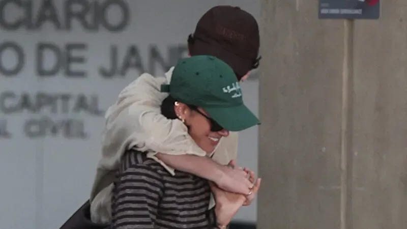 romance de Bruna Marquezine e Shawn Mendes repercute na mídia internacional