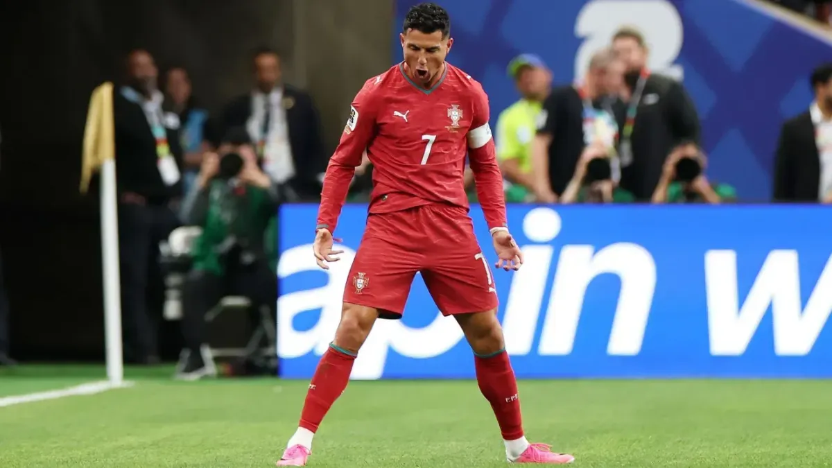 Cristiano Ronaldo supera Eusébio e assume artilharia de Portugal em Copas