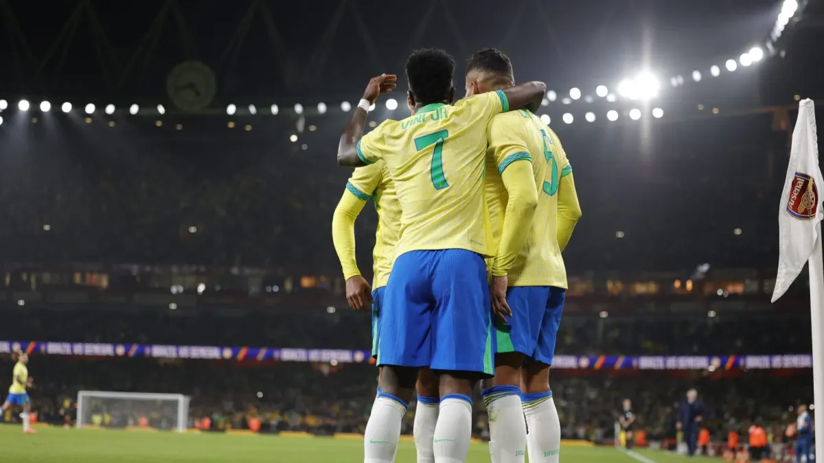 Brasil goleia a Escócia, lidera o Grupo C e vê Neymar voltar após 981 dias