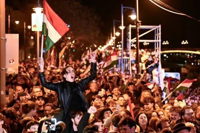 Derrota de Orbán na Hungria abala pilar da extrema-direita e ecoa no Brasil