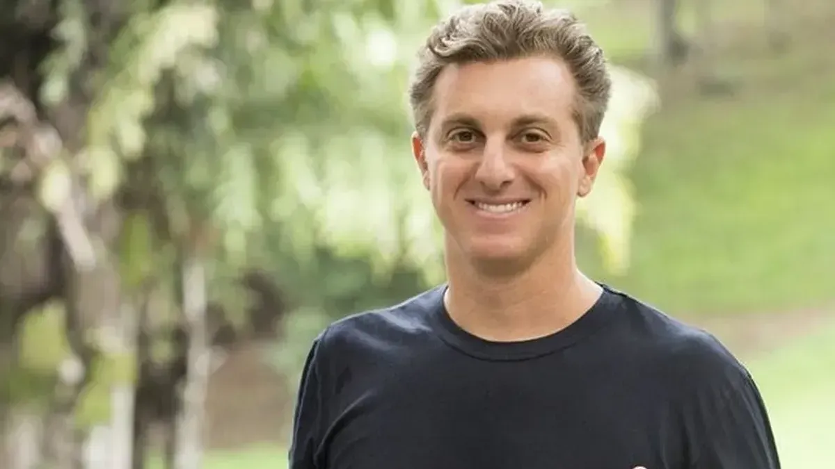 Luciano Huck fica sem transporte em Miami após jogo do Brasil: 'O motorista desapareceu'