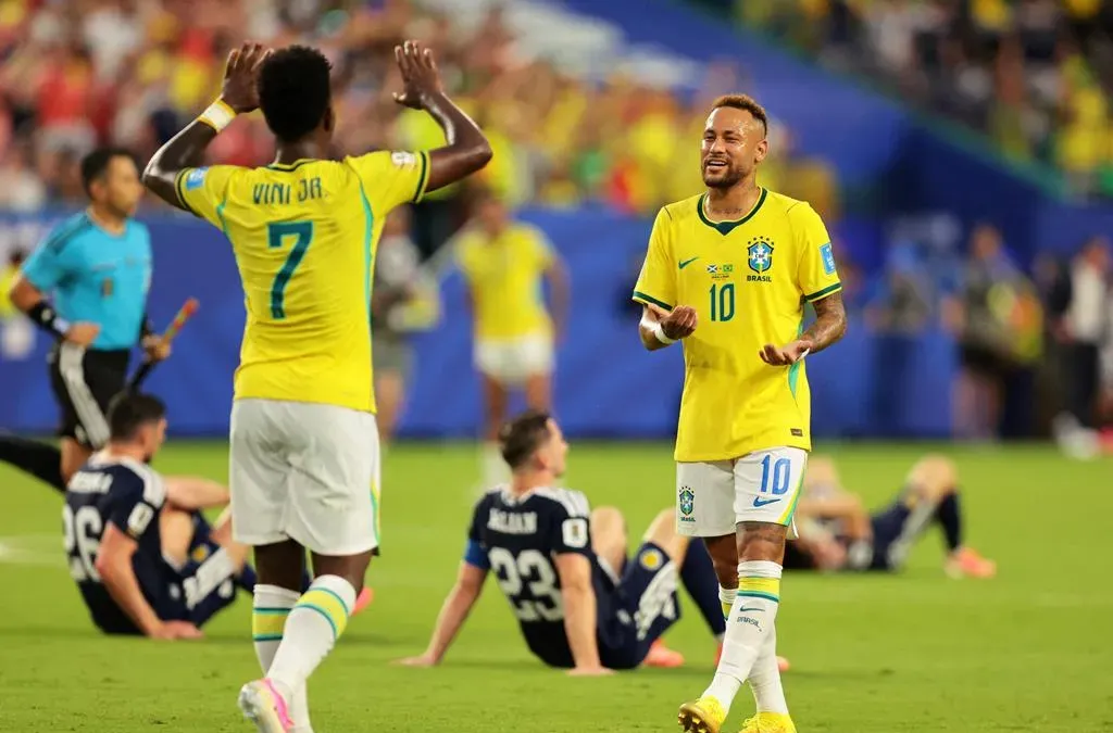 Brasil vence a Escócia, garante liderança e Neymar volta ao jogo